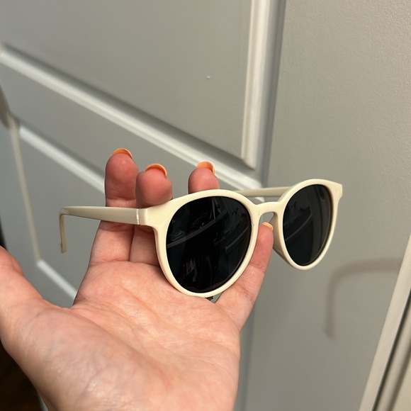 *free with any purchase* NWOT Plastic SHEIN sunglasses unisex - Picture 2 of 2